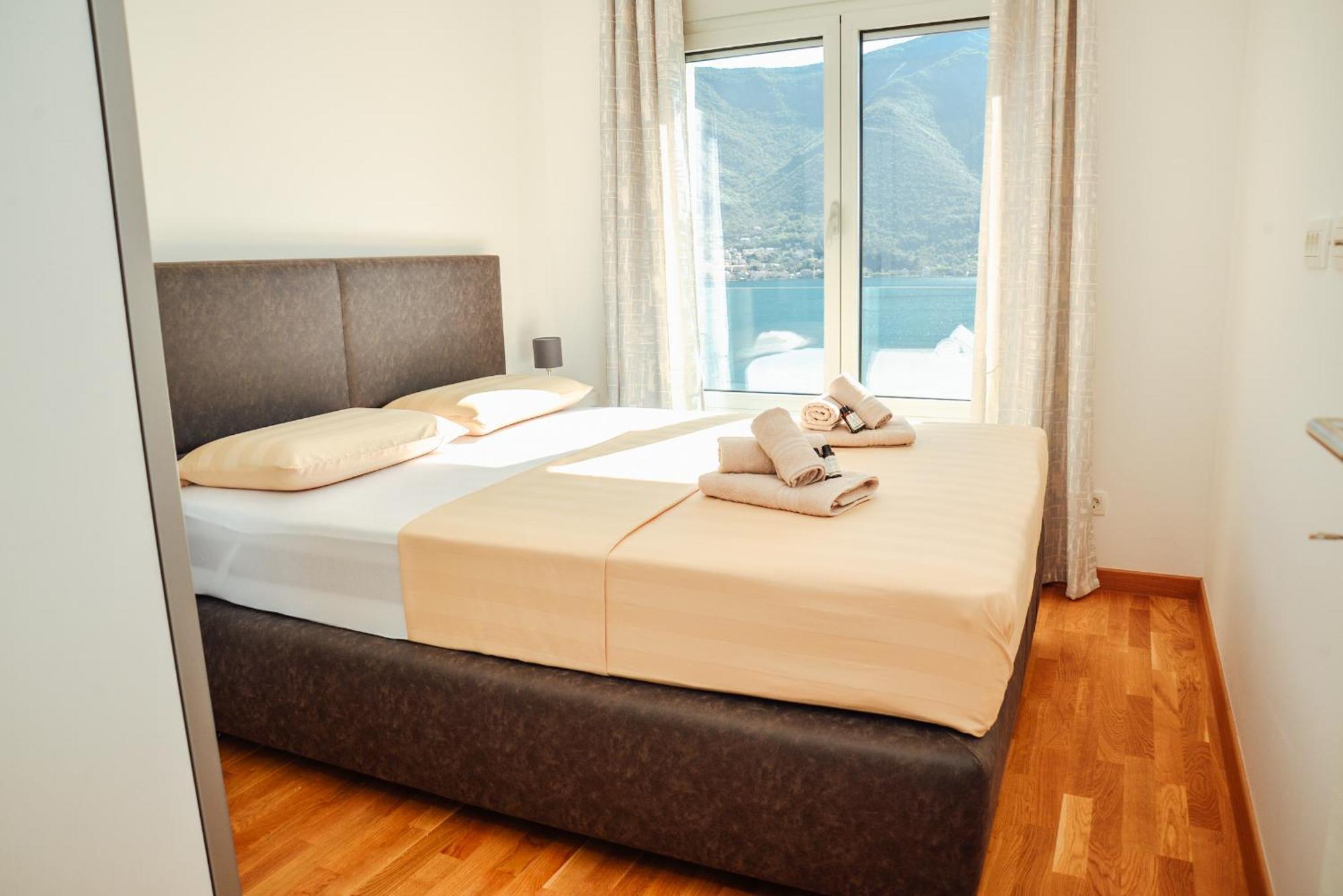Sea View Apartment For 4 Kotor Buitenkant foto