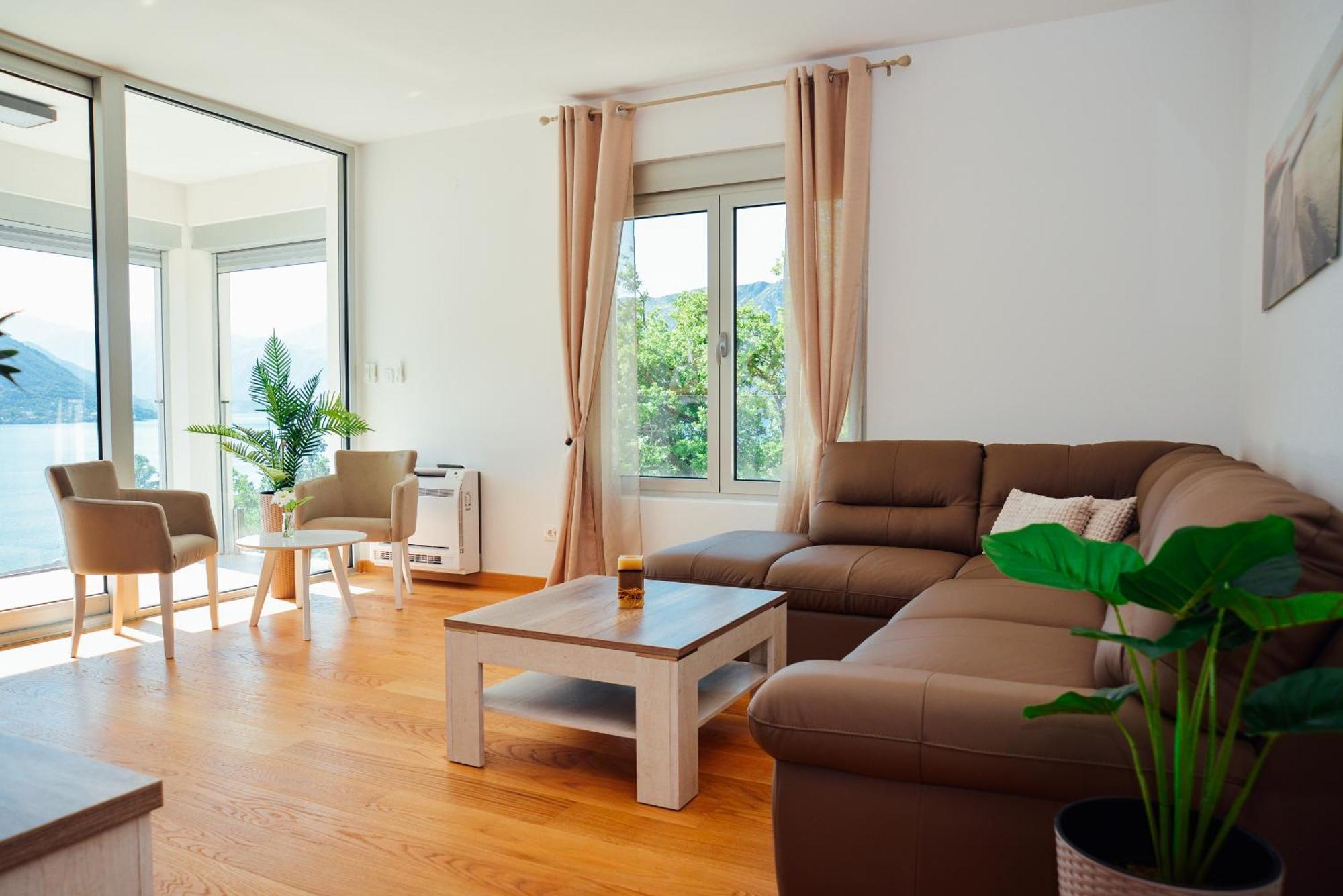 Sea View Apartment For 4 Kotor Buitenkant foto