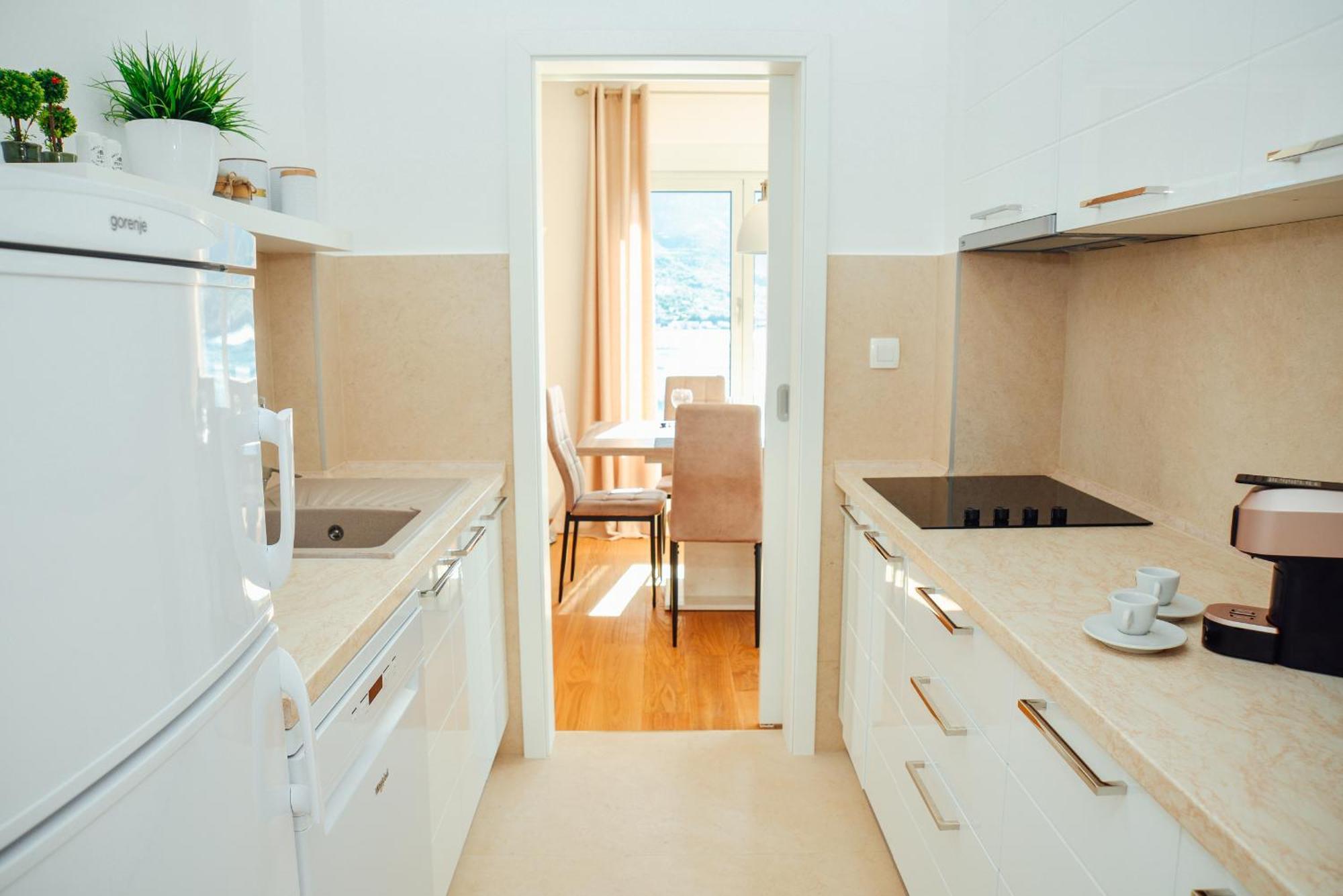Sea View Apartment For 4 Kotor Buitenkant foto