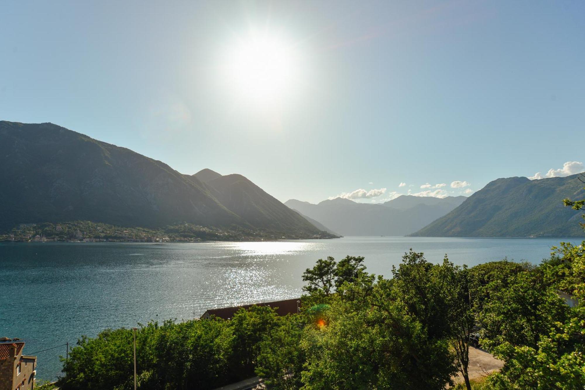 Sea View Apartment For 4 Kotor Buitenkant foto