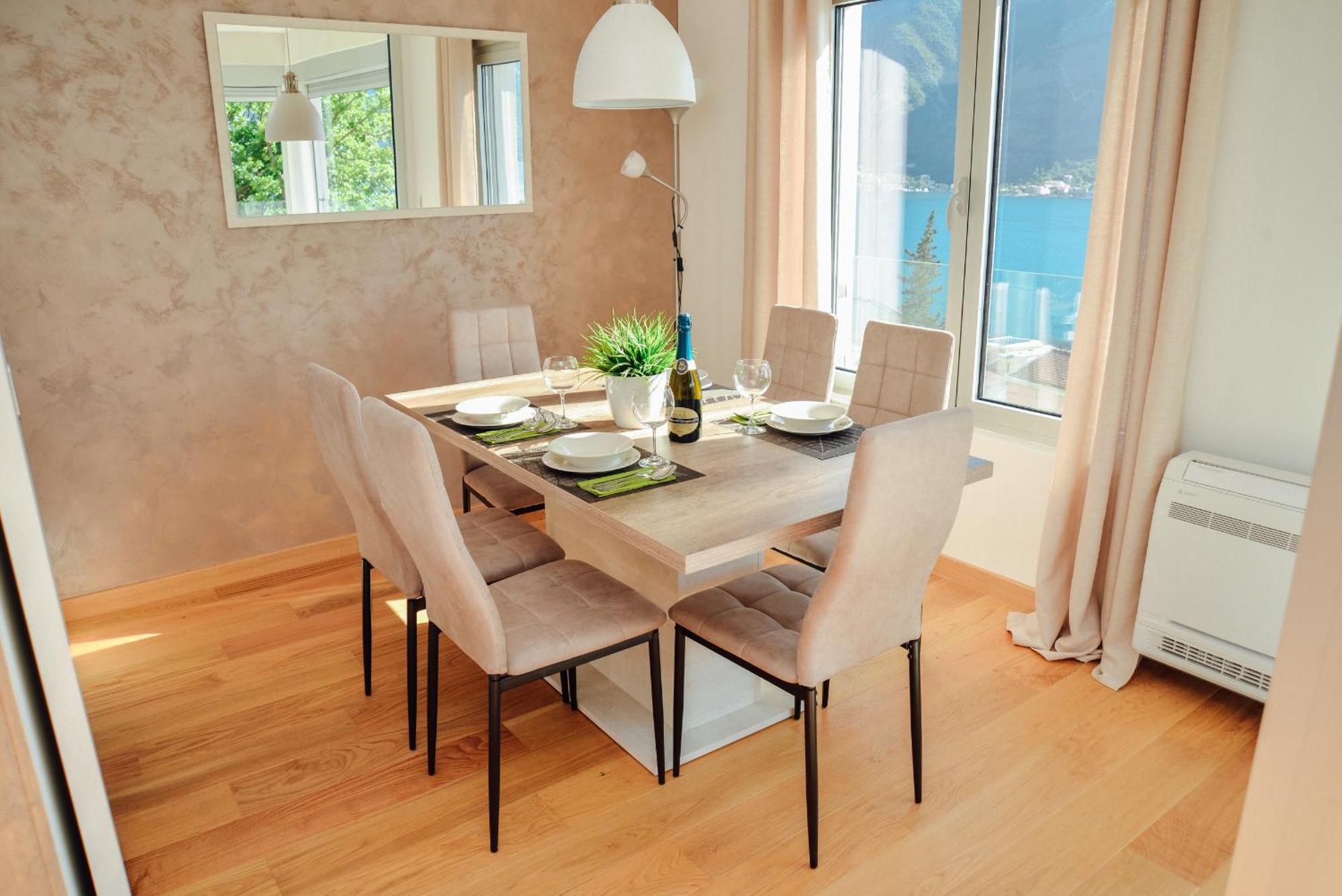 Sea View Apartment For 4 Kotor Buitenkant foto