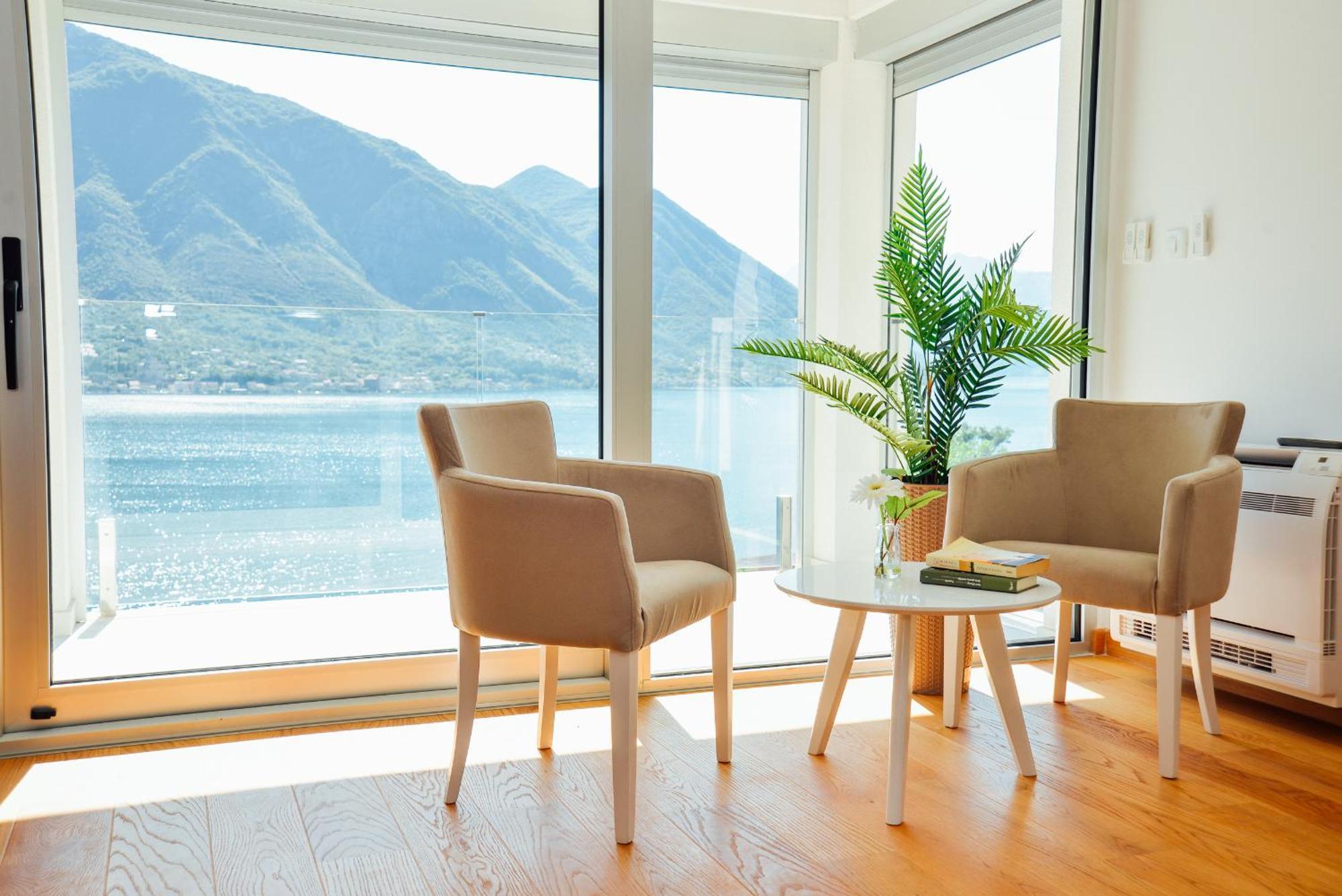 Sea View Apartment For 4 Kotor Buitenkant foto