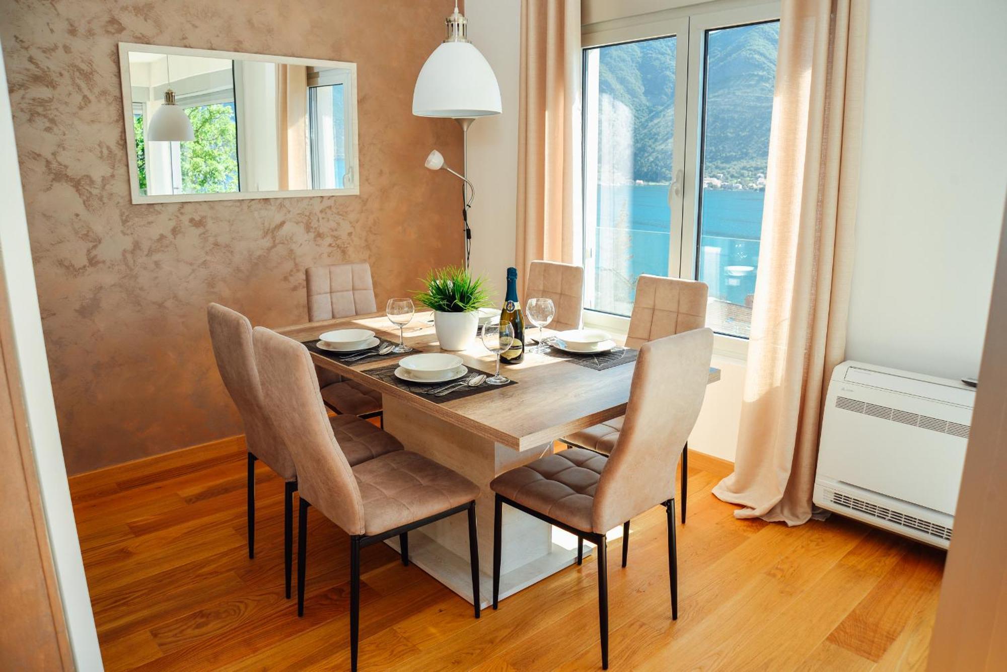 Sea View Apartment For 4 Kotor Buitenkant foto