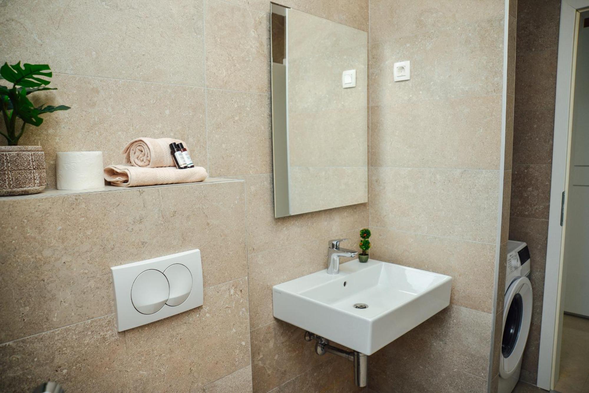 Sea View Apartment For 4 Kotor Buitenkant foto