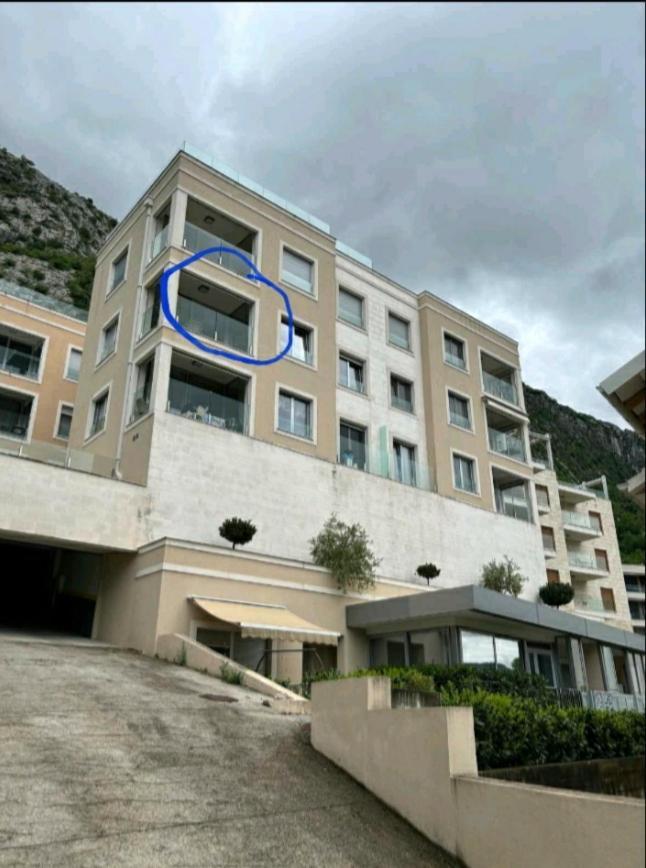 Sea View Apartment For 4 Kotor Buitenkant foto